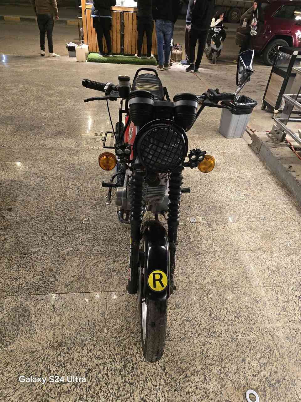 مرخصت مدير الكروب سلام عليكم ماطور للبيع موديل 82 ماطور حلو ونظيف كهربائيات كله شغاله ما ناقصه شيئ بي  و  مكينه حلوه ونضيفه الي يريد الماطور يتواصل عل رقم *********** مكاني ميسان العمارة الماطور بدون بدون
