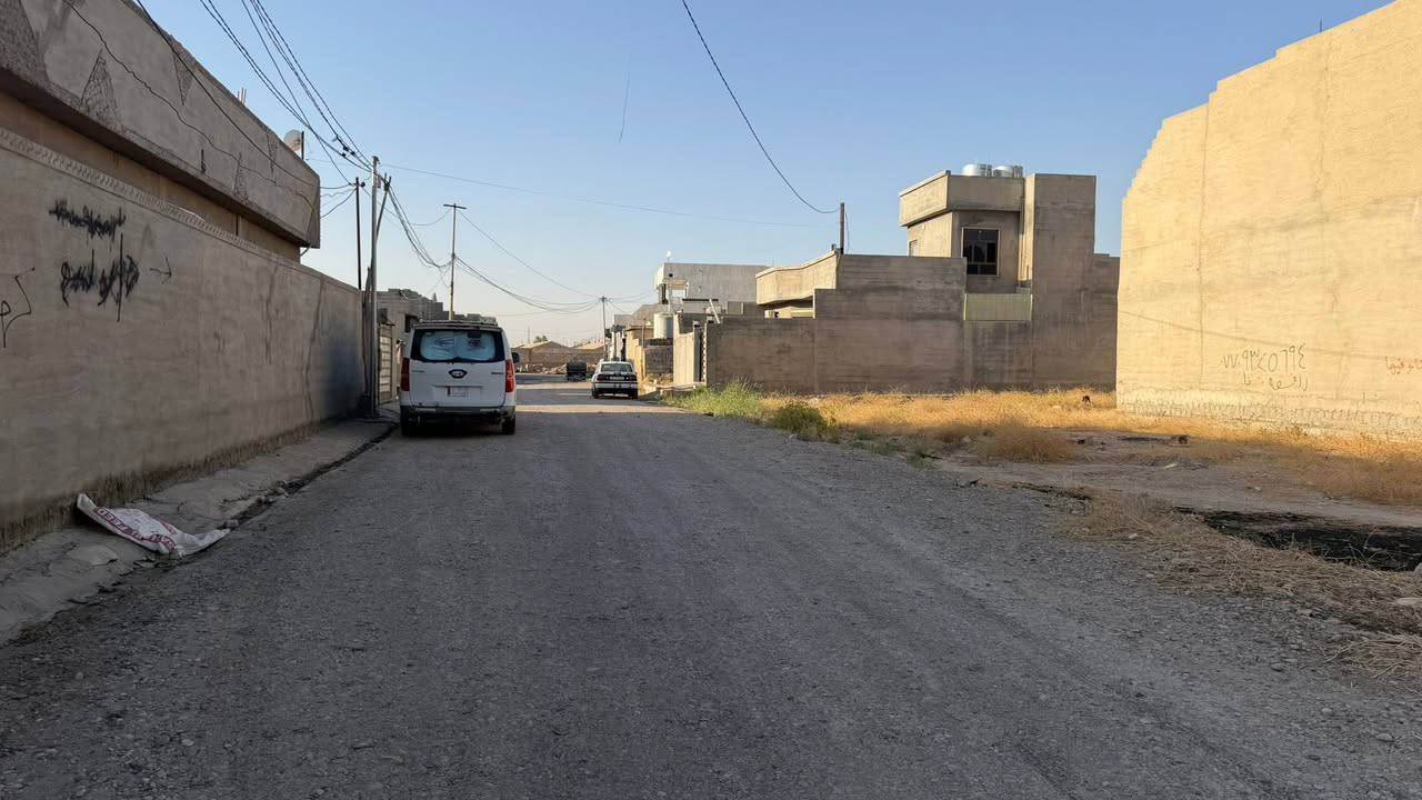 قطعة ارض للبيع زراعي بالصيادة ع سايدين الشقق بالبداية فرع ثاني داخل البيوت مساحة 200 متر ماي وكهرباء كدامه قريب ع شارع العام سعرها 22 مليون بي مجال بسيط للأستفسار ***********
