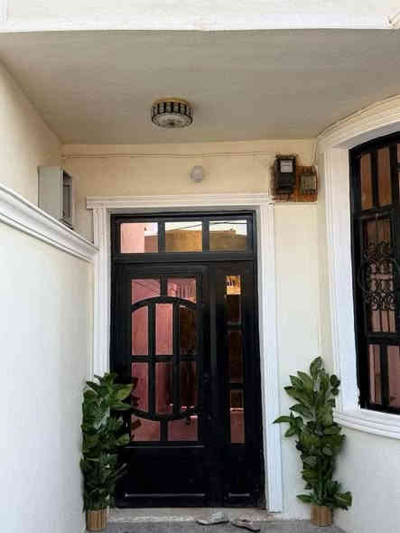 ▪️بيت للبيع طابو صرف يباع مع الاثاث 
🔸بناء حديث كونكريت مسلح مساحة 100 متر 5 في 20

▪️العنوان/  حي الفرات قرب شركة حمورابي

 ▪️البيت مكون من طابقين

🔸الطابق الاول صاله مفتوحة و مطبخ حار و بارد صحيات وحده وحمام واحد و غرفة نوم ، 

🔸والطابق الثاني صالة و غرفة  

للتواصل مراسلة الحساب او الاتصال واتساب*********** مراجعه المكتب العاصمة للعقارات والمقاولات العامه العنوان الديوانية ام الخيل ساحه الاحتفالات الديوانية ***********
