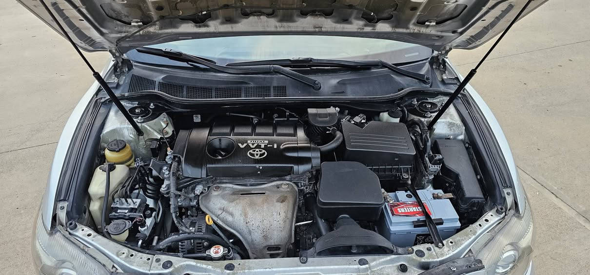 کامیری مۆدیل 2010ی مواسەفات امریکی 
فول مواسەفات سپۆڕت بیلادی 
 سلایت . سپۆڕت . ناوڕەش . کوشن کارەبایی . سوکان سپۆرت . تەحدید سورعە . سوکان ڤۆلیۆم . حەساس. ویلکەپ . بلاجیکتۆر. 
سەیارەکە نمونەیە لە جوانی بەس دەعامیەکانی تازە بۆ جوانی بۆیاغم کردۆتەوە دەنا وەک و بۆیاغ دەعامی بۆ دەعامی بەشەرت. قەترە بۆیاغی نیە.
چاملغی پێشەوەی سەیاق بتسێک تەعدیلی هەیە بێ لێدان. 
مەکینەی نەکراوەتەوە تەنها قەپاغی سەرێی نەبێ  لە ساردیش دەنگی دیجیتەڵی نیە
دوکەڵ و بوخاری نیە گێرو مەکینەو تەبرید  بەشەرت .  4تایەی نوێی لە بنە. 
چرکەی تێدا نیە سەیارەکی زۆر نەرم و خۆشە. زۆر بەرچاویشە ماشاءلله ی دەوێ.
ڕەقەم هەزە سەنەوی ژینگە هەمووی نوێیە
هەزەی تا 30-5-2026تازەیە
سەنەوی و ژینگەشی تا 21-12-2026 تازەیە.
بەناو کردن و غەرامە بەشەرت. 
سعری 130$ وەرەقەو مەجالی تێدایە
لە هەولێر دادەنیشم. ژمارەی مۆبایل+ڤایبەر+واتساب
*********** أربيل, العراق
