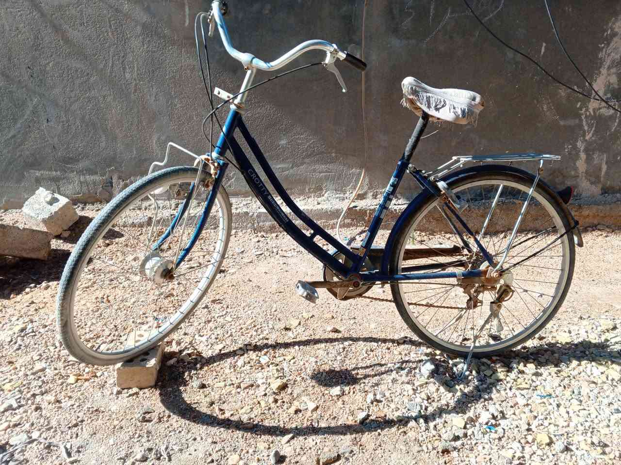 سلام عليكم بايسكل حجم ٢٦ ياباني ٦ مكاين ويل حساس الباسكل كلشي مابي يحتاجله  بس جوب امامي وجوب خلفي السعر عا الخاص متواجد فقط على الواتساب  الرقم ***********
