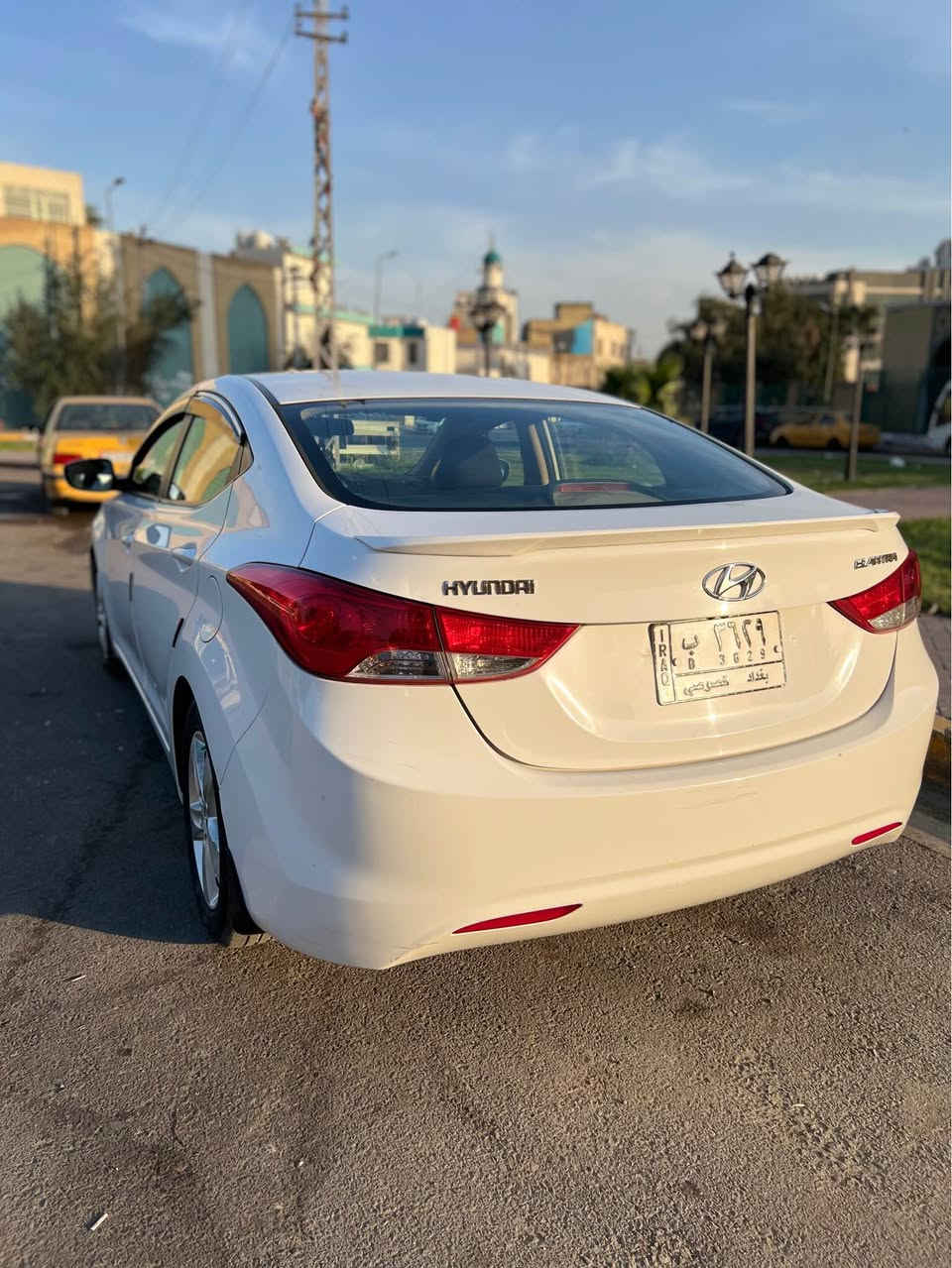 السلام عليكم النترا خليجي للبيع 
مكينه 1800
ماشية 70,000 حقيقي حقيقي 
سيارة حلوة وجاهزة وجديدة وعلى ايدي صار ٨ سنوات  
نص مواصفات كامرة  شاشة  تحكمات  ستيرن 
السيارة بيهة خشم البنيد مرشوش ع كد ٣ اصابع فقط بسبب شخط الباقي مكفول  
سونارهة موجود  السعر 122 بيهة مجال بسيط للطيبين
مكاني بغداد الاعظمية *********** بغداد, العراق
