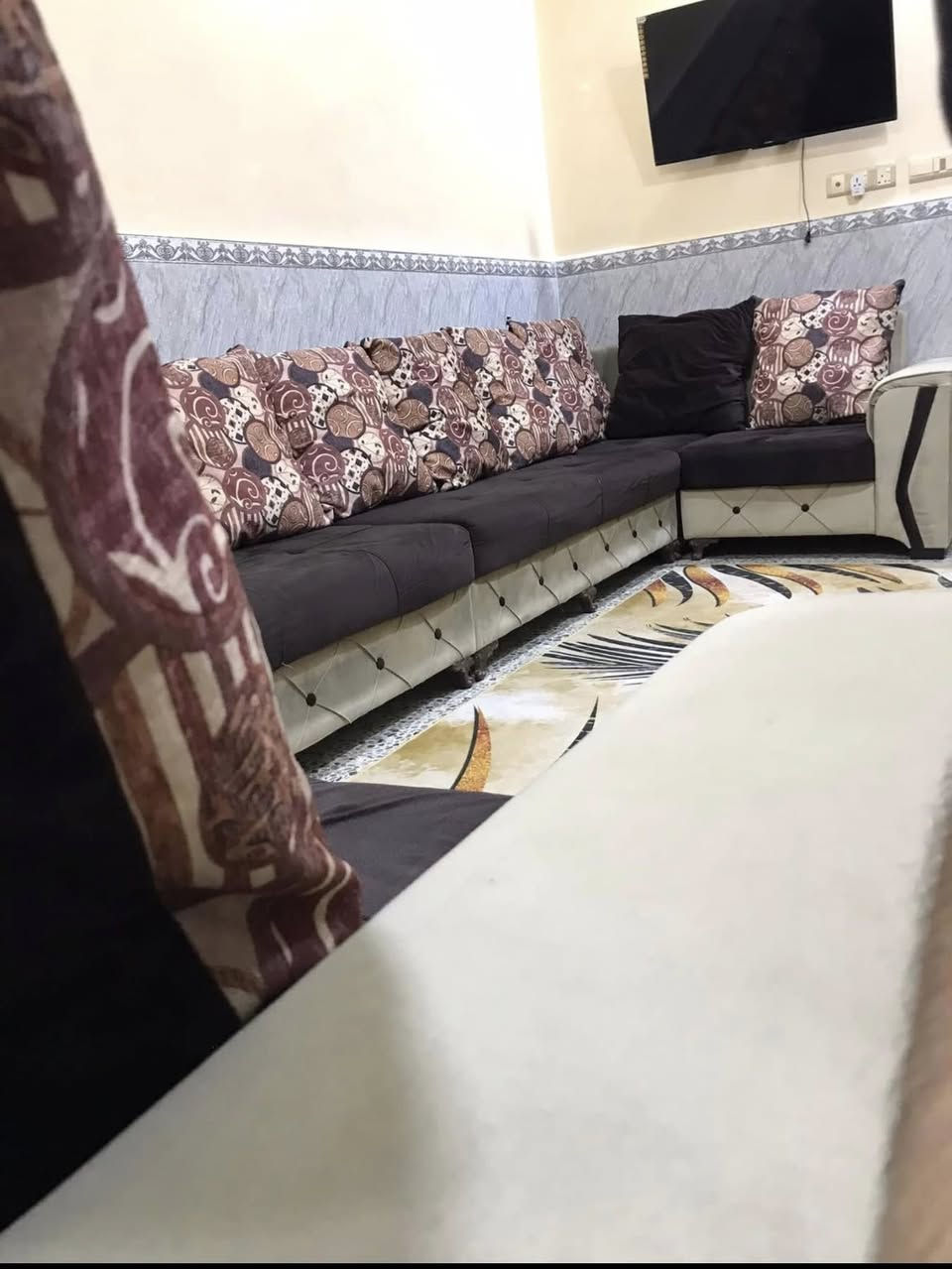 السلام عليكم
عندي تخم قنفات ( ديوان) لون بيجي
طوله 7 امتار بي 6 قطع للبيع 
السعر 130 الف وبي مجال الاستفسار متواجد ؏ فيس او الاستفسار ع رقم ***********
