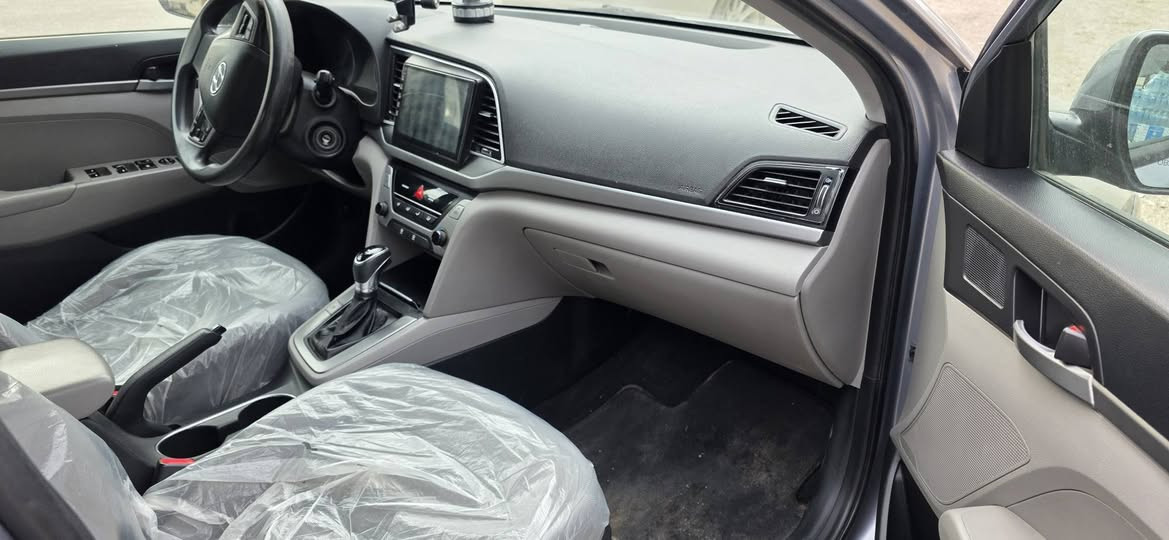 السلام عليكم .النترا  موديل 2017.وارد امريكي ضرر بسيط موجود بالصور مع السونار رقم بغداد تحويل ثاني يوم 
كير محرك مكفولات 
صدرهه قبل 4 ايام مبدل خلفي وامام 
السياره جاهزه ونظيفه بيهه قطعه صبغ بدون دواخل فقط البنيد من امريكا وصورت الحادث بالصور 
السعر 118 وبيهه مجال لا تخابرني ودكلي بيش قفل تعال شوف وتعامل 
العنوان خان بني سعد 
خلف مرور الحسينيه 
***********
