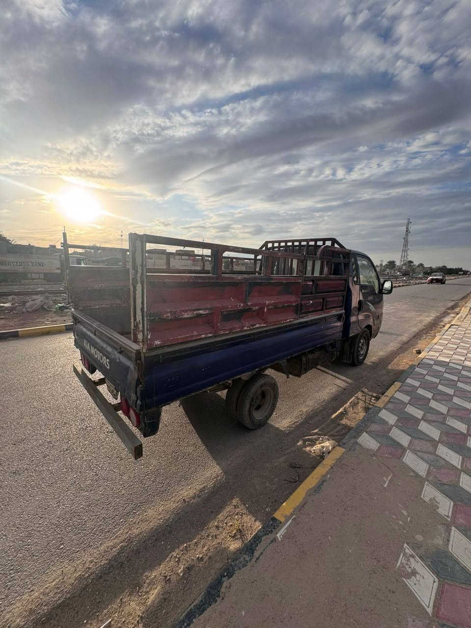 سلام عليكم.. للبيع كيه حمل محرك 300الف مكينه  بيه خيط بخار.. رقم اربيل سنويه صاقطه!. للستفسار /***********//***********/
