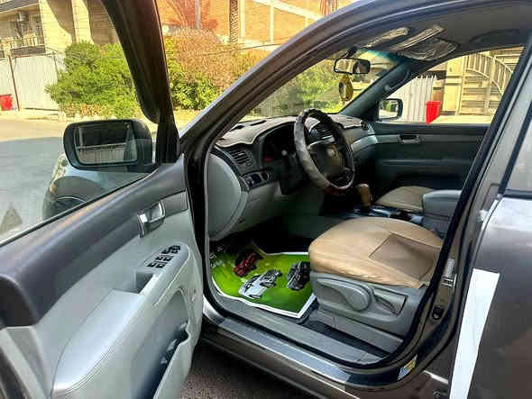 السلام عليكم موهافي 2009 وارد أمريكي حادثها باب امامي صبغ فقط بدون دواخل السياره جديد حيل مال جناي امانت الله السياره على وضع الشركه بعدها على البلاد رقم بغداد بسمي تحويل ثاني يوم 
مواصفات 
شاشه 
كأمره 
تحكم ستيرن جيهتين 
مانع نزلاغ 
ثلاث انضمه قياده 
محرك 6 سلندر 
7 راكب 
وبعد هواي مواصفات معروفه السياره جديده حيل مال جناي امانت الله ماشيه 138 ألف فقط السياره جديده و جاهزه مكان السياره بغداد رقم الهاتف *********** ملاحضه مكلف بل نشر خابر وبيك خير ودلل
