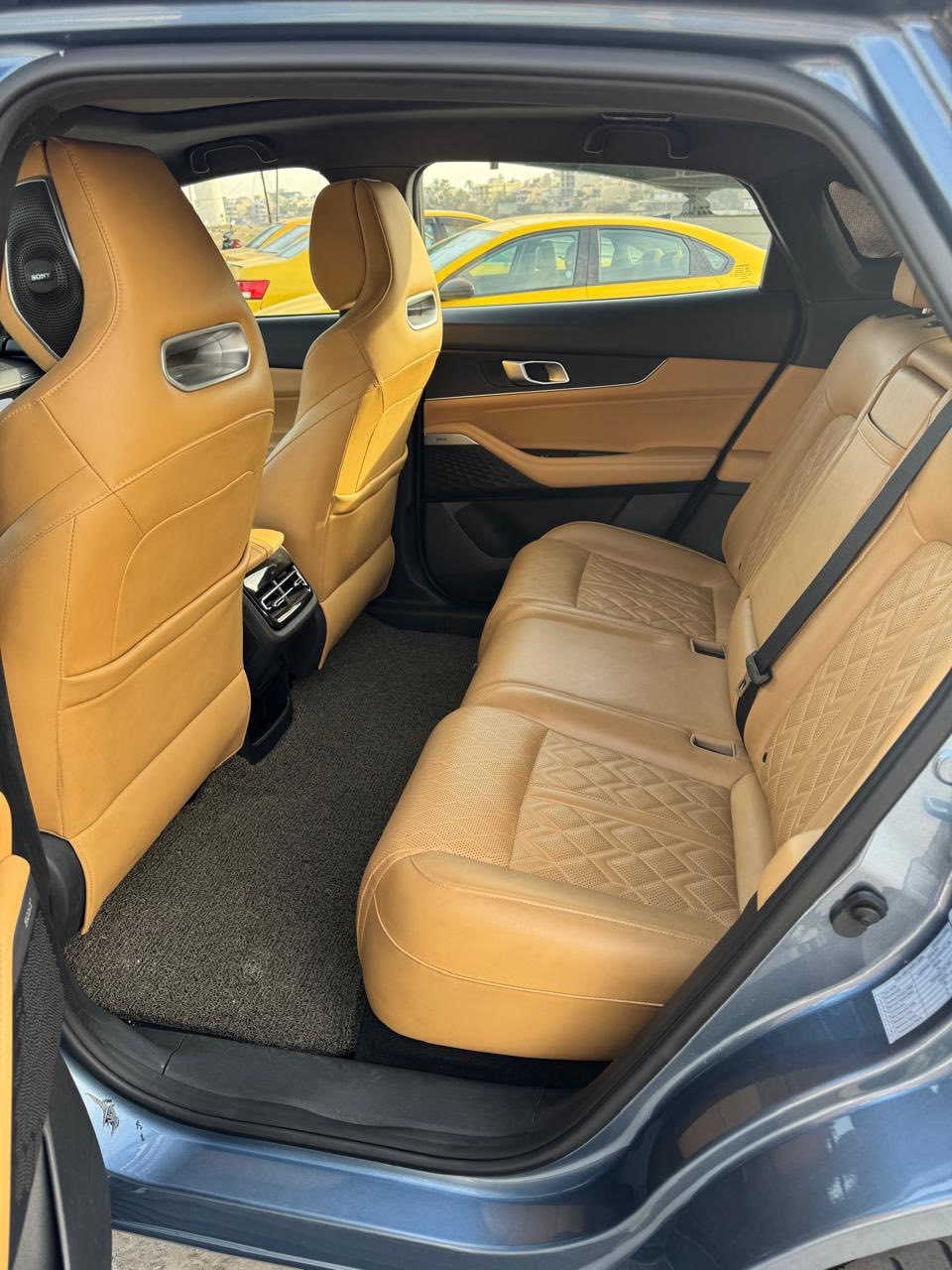 خليجي 
🚘 عداد المسافة 33.000 كيلو 
🚘 موديل 2023
⚙️ حجم المحرك 2.0L Turbo
⚙️ مرتبط بناقل حركة أوتو 8 نمر
⚙️ يبلغ عزم الدوران 390 نيوتن / متر 
🐎 بقوة 233 حصان 🐎🐎
دوسات كهرباء
🔑 مفتاح التشغيل بصمة 
🔑 تشغيل عن بعد 
🪟 بانوراما 
🚗 فتح الصندوق كهرباء 
🚗 دفع رباعي AWD 
‼️ اريل نفكيتر 
📍حساسات أمامية 
📍حساسات خلفية 
💡لايت زينون + LED 
🔦️ بك لايت LED 
🚘 قبضات أبواب شفط
🚘 دخول بصمة ذكي 
🛞 حجم الاطار 265/45R21
🛞 ويل كب 21
🛞 4 دسك
🛞 حساسات ضغط الاطارات 
✨️ اشارة في المرايا الجانبية 
✨️ المرايا قابلة للطي كهرباء 
🌧 ماسحة خلفية 
🎈عدد AIR BAG 6
🚗 هاند بريك كهرباء 
🚗 ا ABS 
🖥 دشبول شاشة ديجيتال 
🖥 شاشة Apple Car play 
📷 كاميرا دوارة 
📷 4 كاميرات 360°
💡الانارة الداخلية LED 
⭕️ مقود جلد حياكة  
🛣 مثبت السرعة Cruise 
🎶 المودات والاوامر الصوتية 
🎶 ا Bluetooth / T YPCE 
🔋شاحن هاتف Wireless 
⚡️مخرج منفذ الطاقة 
🔍فحص نظام السيارة 
🚘 انارة داخلية LED محيطية 
💺تتسع المقصورة ل 5 ركاب
💺المقاعد جلد
💺حركة المقاعد الأمامية كهرباء 
💺 تدفئة وتبريد المقاعد الامامية
💺ذاكرة مقعد السائق
💺تجاوي متحركة 
👶 مثبت مقعد الطفل ISOFIX 
❄️ تبريد شاشة 
❄️ قطعتين تبريد
🚘 أوضاع القيادة Drive Mode 
🧱 أوتو بريك ‼️
 🧱 رادار
⛷️ نظام مانع الانزلاق 
⛰️ نظام نزول المنحدرات 
🥤النظام الصوتي SONY
🚘 دبل اكزوس 
🚘 تطعيم الدواخل ألمنيوم
📐 أبعاد ومقاسات السيارة📐
📏 الطول   487  cm     
📏 العرض  195  cm
📏 الارتفاع  169  cm
🚘 ضمان لمدة خمس سنوات أو 150,000 KM 🚘
التواصل عبر الواتساب ***********
موقع السيارة الكاظميه قرب عبد المحسن الكاظمي
