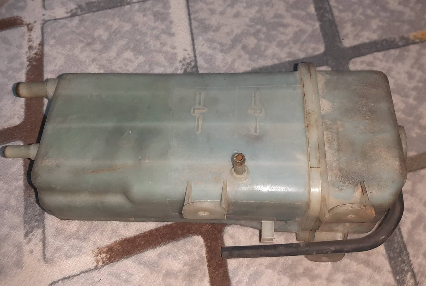 سلام عليكم غراض  فاره ستاركس  فان ودوسه وزوج لايتات وشمسيه ودبه ماء راديتر شرط كلهن حاويه  للتصال ***********
