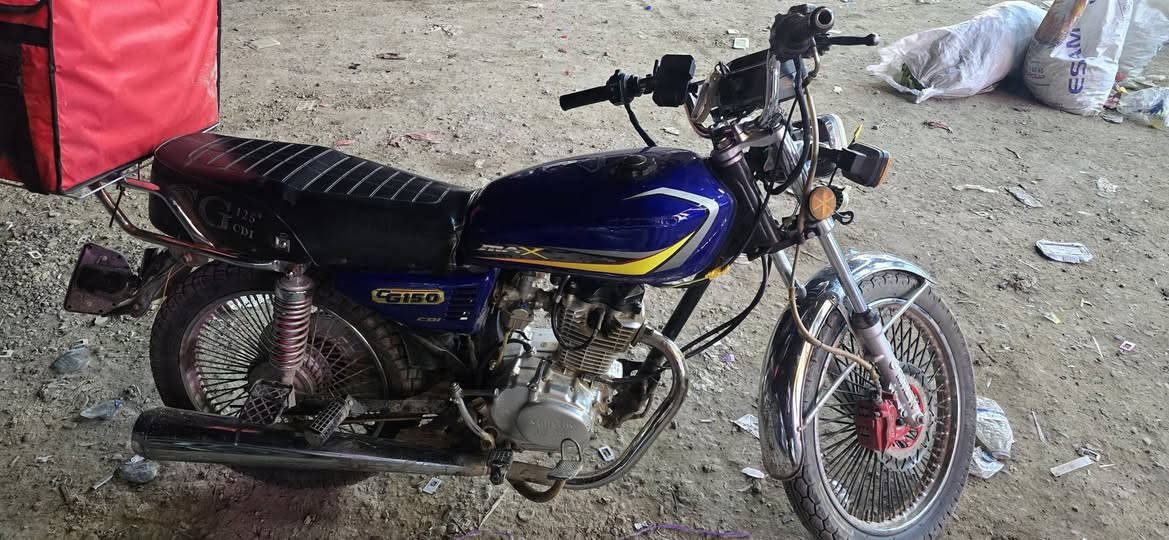 السلام عليكم ايراني 4 كير موديل 2023 اوراق بيها الدراجه نقصها قاعده امامي وبكلايت خلفي والايتات طفن فجئه والدشبول مكسور الدرلجه لانضوح لا تبخير الدراجه ممفتوحه السعر 575 وبيها مجال مكاني بغداد ابو غريب رقمي *********** الموشراي لايتعبني ملاحضه الصندوك مو وياها
