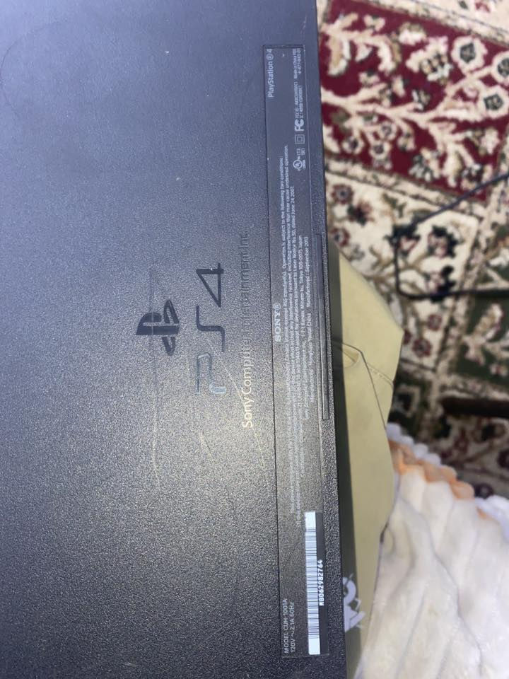 بلي فور سلم ذاكرة ٥٠٠ ويا (يوبي إس) ويا جوستكات اصلية ٣ واير HD اصلي وايرات شحن جوستكات طول مترتين أصليات جهاز نضيف كلش رايدة ٣٢٥ الاف شراي هذا واتسابي ***********
