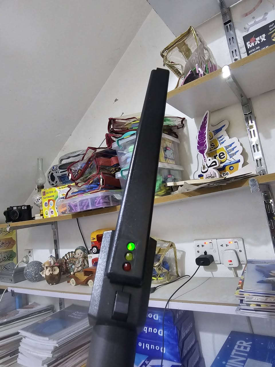 للبيع جهاز كشف معادن يدوي (Super Scanner)
🔹 نوع الجهاز: Super Scanner
🔹 الاستخدام: التفتيش الأمني وكشف المعادن
🔹 سهل الحمل وخفيف الوزن
🔹 يعمل بكفاءة عالية وصوت تنبيه واضح
📍 مناسب للحراس الأمنيين، المحلات، والفعاليات

💰 السعر: ( 15،000)
📞 للتواصل: ( ***********)
