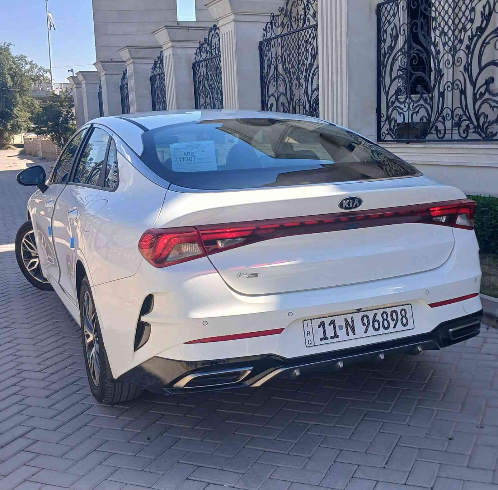 سلام عليكم 
اي استفسار اتصال على رقمي *********** 
للبيع كيا كي فايف 2021 خليجي وكالة الدوليه السياره كفاله عامه من صبغ وبارد وفتح وشخوط سياره جديده جدأ بحالة الوكاله ماشيه 70 الف رقم بغداد الدولي بأسمي تحويل ثاني يوم 
محرك 2000 دوش حساس امامي خلفي تبريد قطعتين شاشه كبيره كامره دواره 
السياره مسويله ادامه كامله وما تحتاج اي مصرف مكاني بغداد شارع الربيع 
للاستفسار اتصال على الرقم 0770285023
السعر 185$ بغداد, العراق
