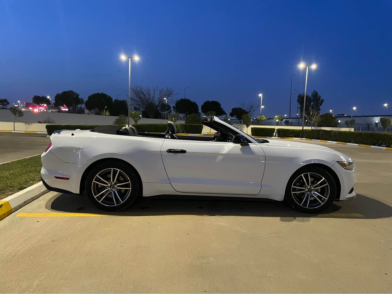 موستنگ 2017 كشف 
قطعتين ونص صبغ بدون شواصي حادثها خفيف كلش 
فول مواصفات كشف 
تدفئة وتبريد كشن
شاشة كبيرة 
7 اللوان
ماشية ١٢٢ الف كيلو مو ميل
رقم دهوك 
***********
***********
اتصال فقط أربيل, العراق
