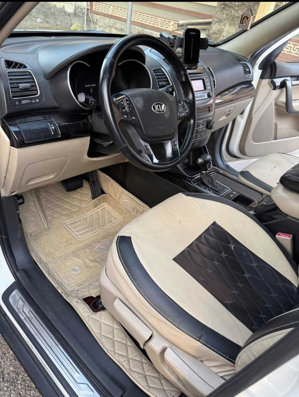 السلام عليكم سورنتو 2013 شكل الجديد نص فول اربعه سلندر خليجي السياره بيها اربع قطع صبغ وبيها مكانين ع كد شبر محرك سابقا صاير بيه كازكيت ومصلح والصبغ البيها بابين وجاملغ وبنيد جهت اليمنه السياره بأسمي مثل ما كدامكم بالصور وعندي سونر الها اليريد ييجي خاص ادزه اله السعر 136 مجال بسيط عنواني بغداد ***********
