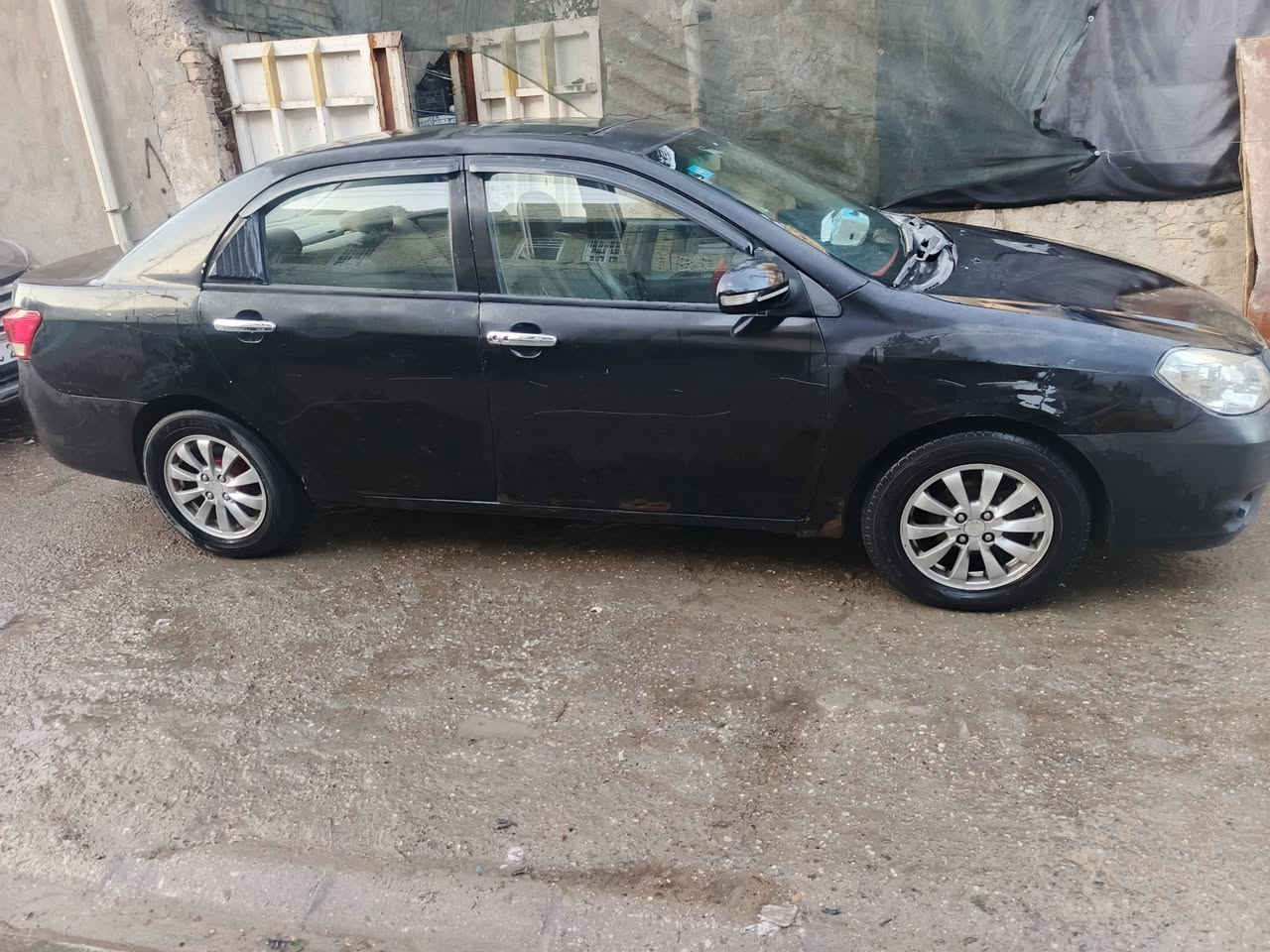 السلام عليكم بيوايدي جي ثري موديل 13رقم واسط بسمي سنويه 29 يله تسقط غرامات مصفره سياره يرادله سمكره وصبغ بس مكينه وكير مكفولات للبيع او مراوس مكاني بغداد العبيدي ***********
