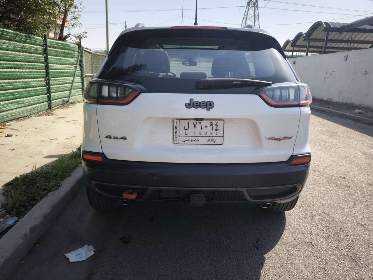 للبيع جيب شيروكي 19 وارد امريكي ، فئة تريل هوك عاليه المواصفات المخصصه للجبال ، محرك 6 سلندر 3200 السريع المرغوب ،،  فول مواصفات ، اللون ابيض ، ماشية 40 الف ميل ، بانوراما ، المقاعد جلد ، خزن ميموري كشنات ، تدفئه تبريد مقاعد ، تدفئه ستيرن ، حادث جاملغ وبنيد ، ايرباك ستيرن و دشبول ، المحرك و التبريد ممتازات ، 
السعر 140 ورقه مع مجال بسيط ...
***********         بغداد مكانها
