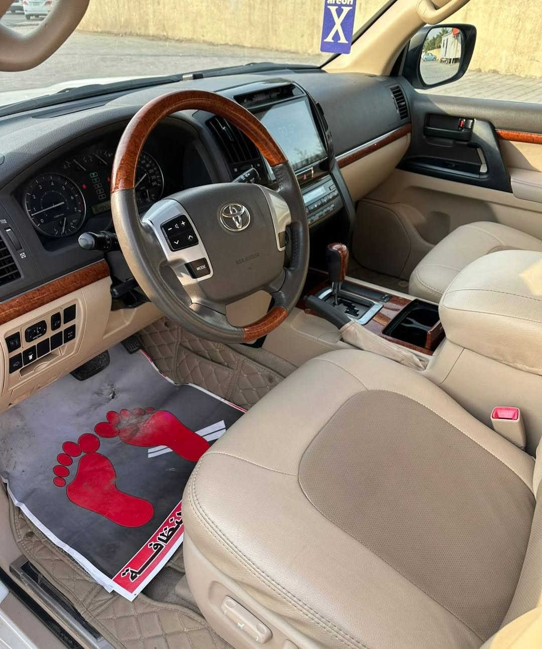 تويوتا لاندكروزر GXR بريم موديل 2012 
سيارة مكفولة كفالة عامة من الصبغ وكل شي 
حت الدعاميات بلاديه 
(فقط بارد قليل جدا بالجاملغ الامامي)

سيارة ماشية 163 الف 
فول مواصفات 
مواصفات البريم المعروفه الفول 
فتحه و كامرا وثلاجه وكشن كهرباء 
وحساس مري شفط
بأسمي تحويل مباشر  
هزه جديده رقم بغداد الانكليزي
تحويل ثاني يوم

مكان السياره بغداد شارع فلسطين 

ال💎ــسعـر 🟥 :: رقم (1) تلـقـائـي 📮

رقم صاحب ســـيـارة :: ***********
