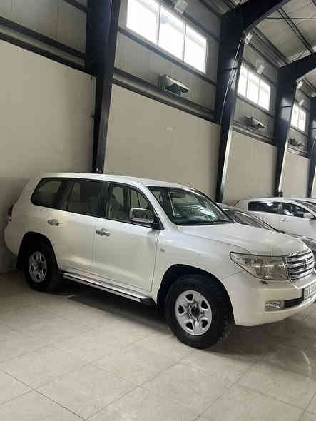 السلام عليكم

لاندكروز موديل 2011  GX  مكفوله من الضربة والصبغ والتبديل مكينه ما مفتوح مواصفات المعروفه فقط بیها بارد  السعر ٢٨٨ ورقه 

مكانهه کلار

هاتف ***********
