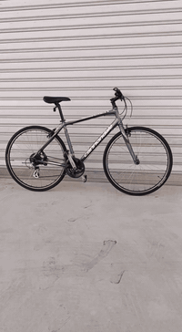 السلام عليكم اخواني دراجه ماركه cannondale حجم 28 الفريم L معدن المنيوم سستم شيمانو التوس 3/8 نضافه 100/90 كلها بلادي رقبه ستيرن وياله تايرات كانوندول سعرها 260 بيها مجال للاستفسار *********** واتس اب عنوان موصل كوكجلي يوجد توصيل
