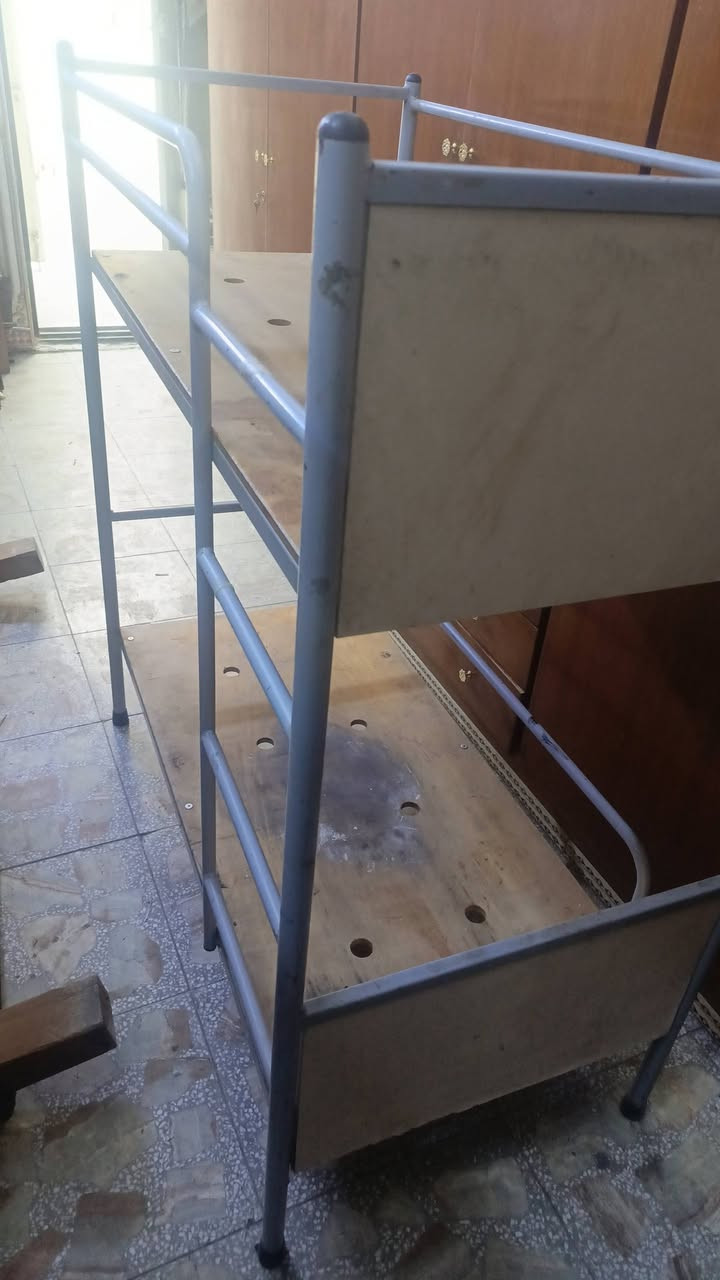 سلام عليكم 
جرابي عدد 2 وحده طابقين وثانيه امل نفر 
طابقين عرض 60سم والطول 120سم 
وأمل نفر العرض 65 وطول 140
السعر طابقين 60الف وأمل نفر 40
العنوان المشتل قرب اسواق فدوه 
هاتف ***********يوجد توصيل بكروه
