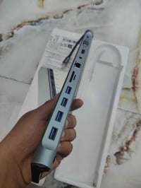 لابتوب وموبايل • محطة عمل • قلة المنافذ