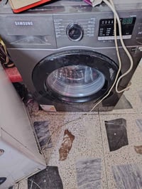 غسالة ٨ كيلو • نظيفة • شبه جديدة