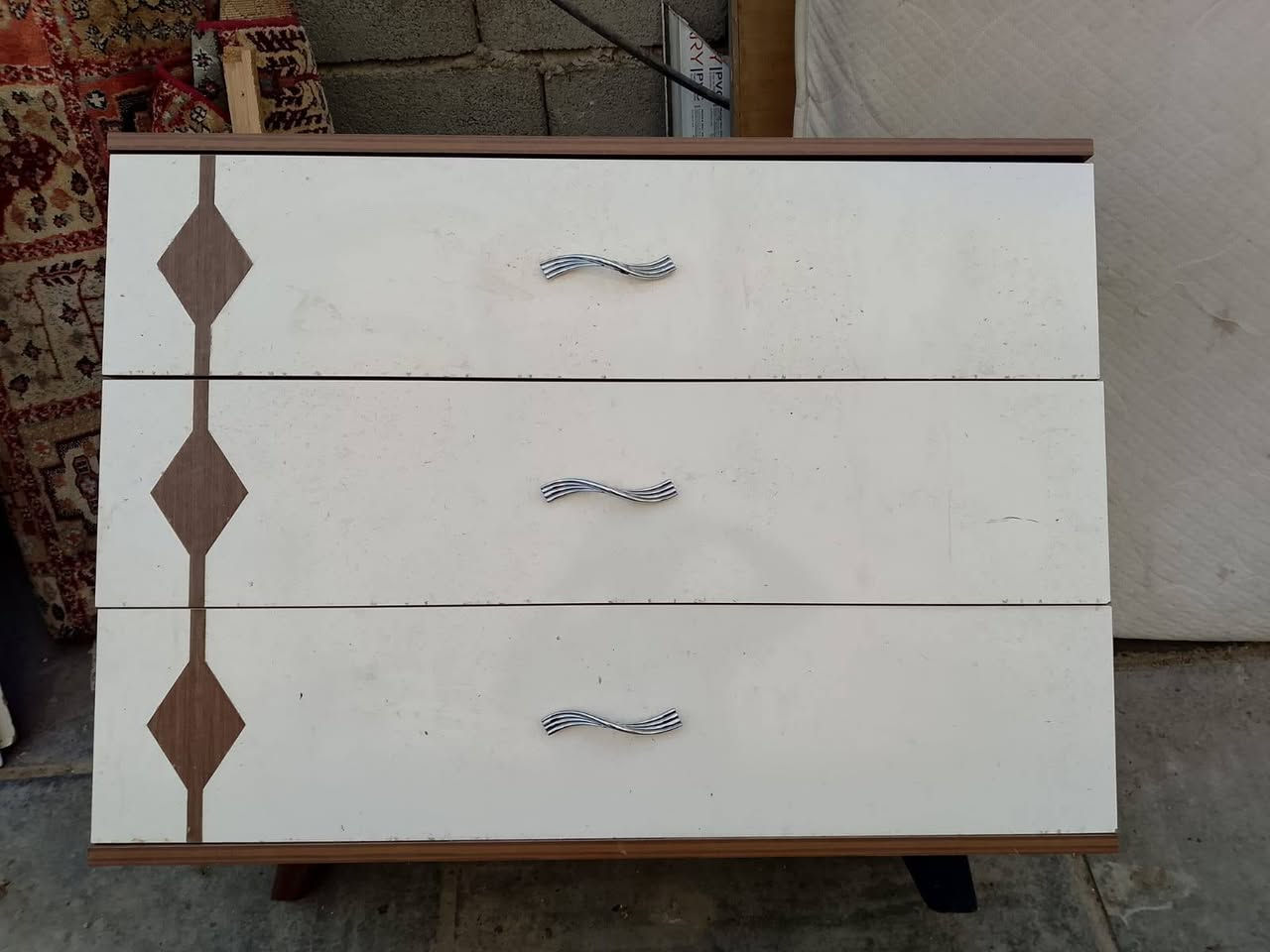 غرفه نوم كامله غراض بيت 
اخو جديد للبيع رقم هاتف
***********
