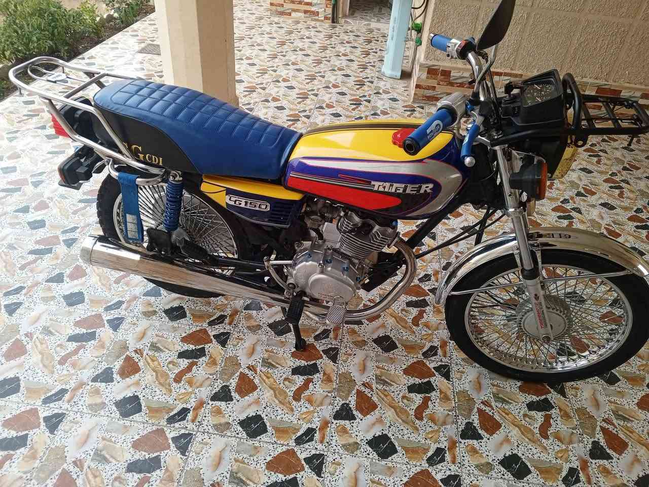 يا الله دراجه تايكر 4 كير موديل 2022مكمرك ومسحوب واجهيه دراجة مال جناي ربع ماتحط  عليه السعر 650وبي مجال للشراي ولمو شراي لا يعلق ويكسر بحلال العالم مكاني الرمادي هذه رقمي للتواصل ***********متواجد عل خاص
