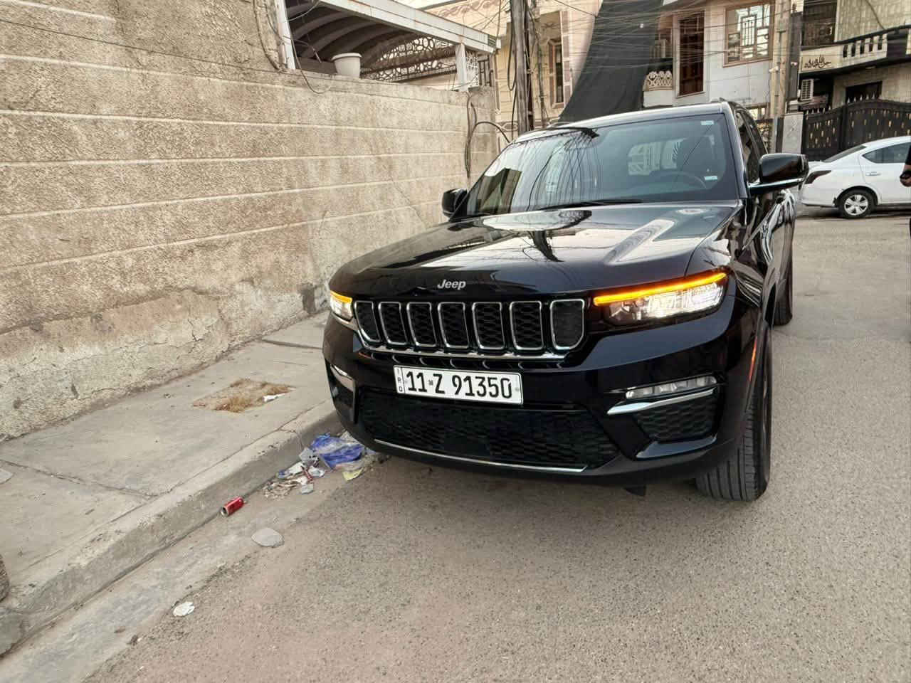 السلام عليكم ورحمة الله وبركاته 🌹
🚙 للبيع جيب جراند شيروكي 2024 هايبرد (4xe)

✅ فول مواصفات
✅ محرك 4 سلندر تيربو هايبرد
✅ بدون صبغ نهائياً
✅ بحالة الوكالة، استعمال نظيف جداً
✅ فحص كامل وما يحتاج أي مصروف
✅ السيارة جاهزة للاستخدام
السياره حادثها فقط بارد  بسيط وكل  نقص ماكو تشغل وتطلع ماشيه ٣٠
السياره باسمي تحويل مباشر 
المكان بغداد حي الخضراء 
💰السعر: [٢٩٠$
للتواصل ***********
