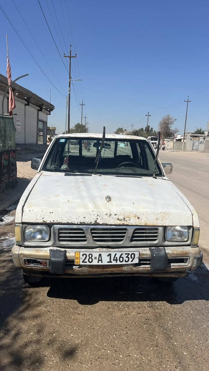 سلام عليكم بيكم 1994 مكينه وكير  جدد.  حداديه نص عمر  كشرتها. كدام العين    سياره جهازه مابيها نقص  كهربائيات شغلاه. السعر 35. وبيها مجال*********** مكان الساره بصره خور الزبير
