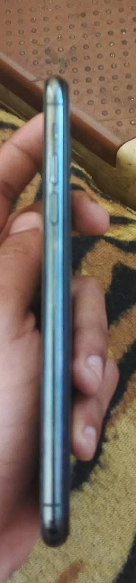 11 برو ماكس ذاكره 256 بطاريه 76 جهاز بعده وتر 
ضهره مكسور و بي فطر صغير بلشاشه ما مأثر فيس ايدي واكف السعر 250 و بي مجال مكاني الشعب ***********
