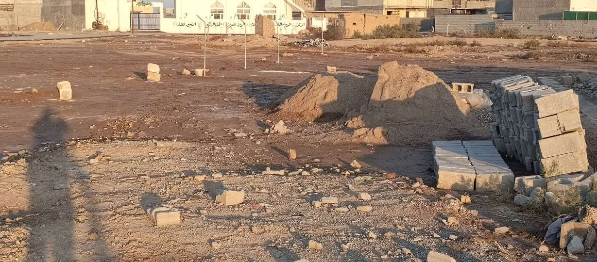 السلام عليكم 
قطعة  ارض زراعي للبيع قرار 117مساحة (300)م
 الموقع  قرب دائرة كهرباء التصنيع مقابل جامع قباء 
خدمات تبليط كهرباء وماء 
للاستفسار الاتصال عل رقم(***********)
