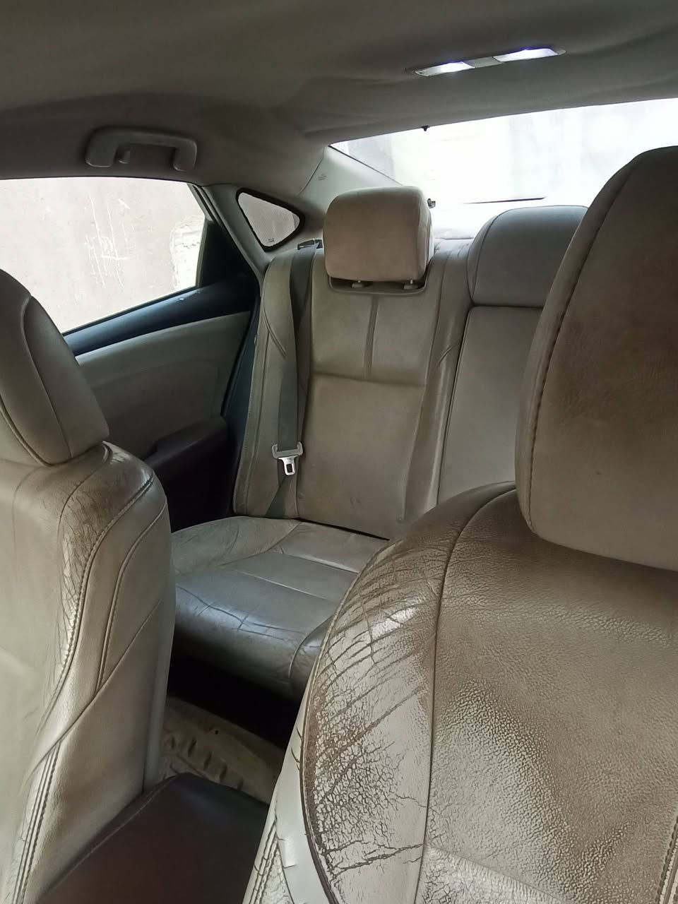 افلون ٢٠١٥ امريكي حادث بچم وحادث خلفي بالعراق كلشي شغال بيها مع شباك جديد 
Xle  مكانها بغداد السعر  ١٢٠ ورقه

هاتف ***********
