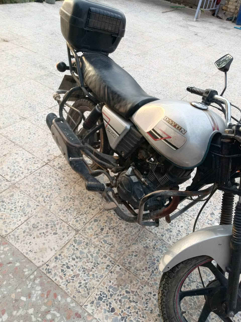 سلام عليكم دايوان للبيع موديل 20 اوراق اصوليه مابيه اي نقص المكان نعمانيه الرقم ‏‪***********‬ السعر مليون
