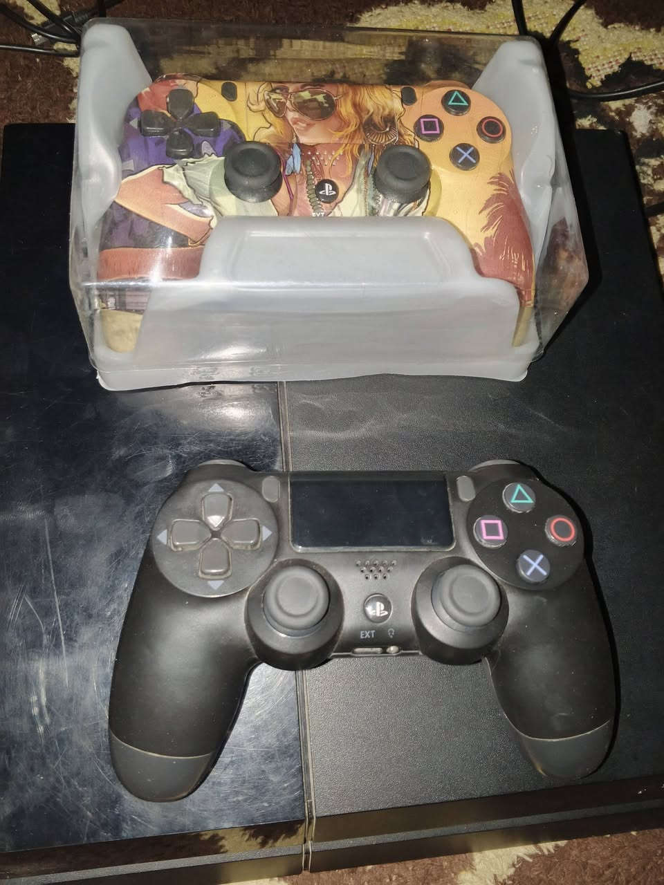 السلام عليكم
بلي فور فات اون لاين ذاكره نص تيرا 
ويا جوستك عدد ثنين 
و اج دي الاصلي وشاحنه الجوستك الاصليه 
ويا قرص رديد ردامبشن و قرص جي تي اي 
هذا رقمي *********** او تواصل خاص
