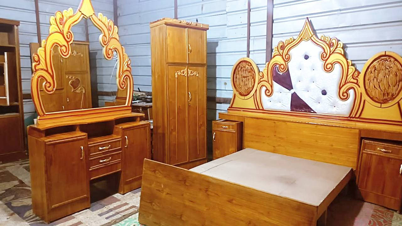 غرفه اخشاب للبيع خمس ابواب ملحق زاويه كنتوريه غرفه اخت الجديده استعمال كلش قليل السعر 700 وبيه مجال الاتصال على الرقم *********** بغداد متواجد واتساب وعندي توصيل بكروه
