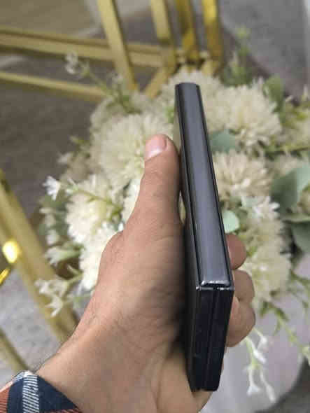 Samsung z fold 5 
1sim 
e sim
ذاكره 256
رام12
بدون ملحقات 
جهاز يجي عربي بالكامل 
ما مفتاح شرط 
بدون اي خلل 
نسبه النظافه 95
سعر 675 الف
توصيل موجود 
*********** واتس ابب
