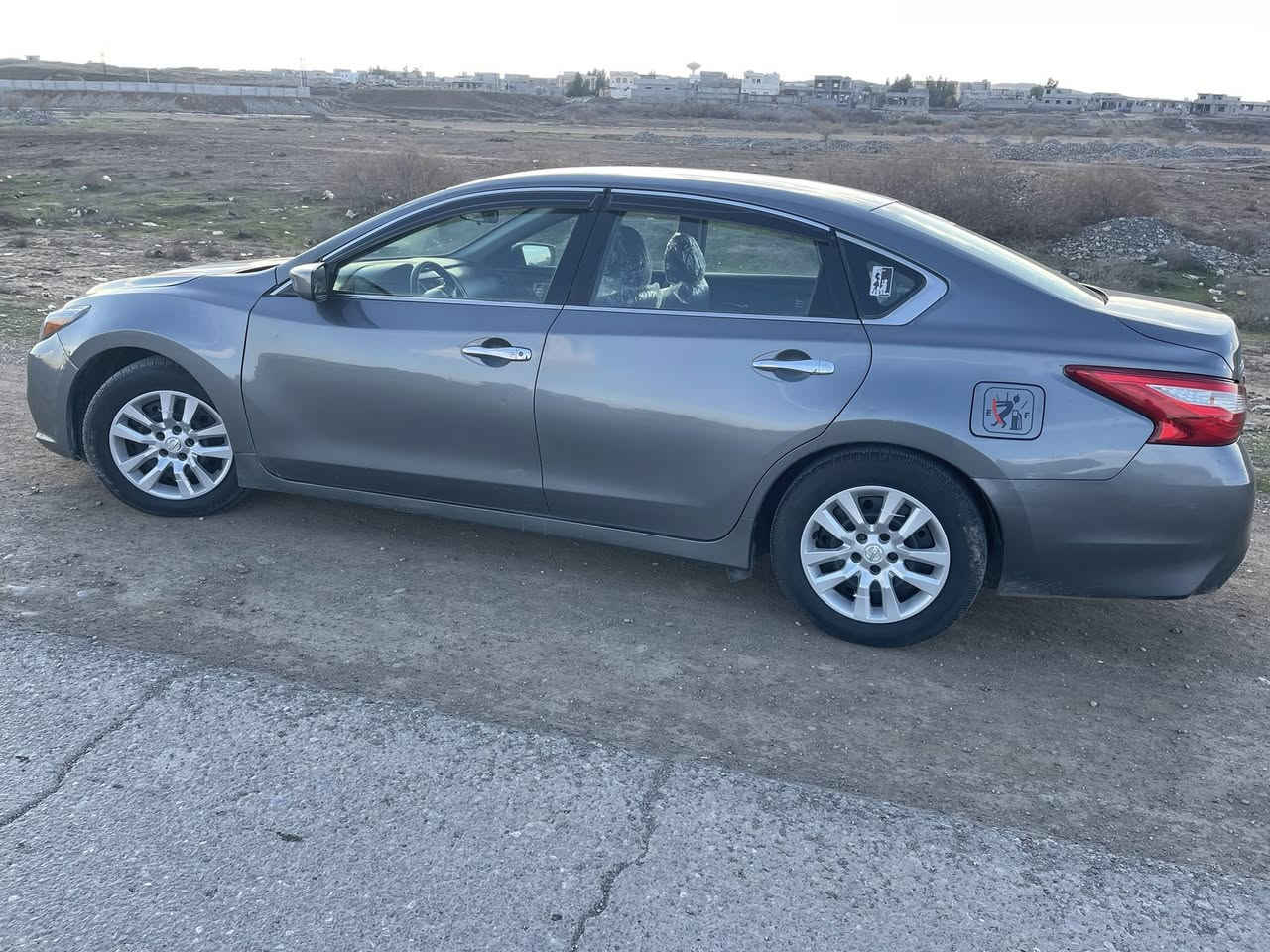 سلام عليكم
... نيسان التيما  2017 

بصمة  كشن كهرباء .. ... 

حادثها 3 قطع كلير قطعه صبغ 

ماشية 100 ميل 

كير ومحرك كفالة

السيارة تبريد وتدفئه 

سعر109 بيها مجال  للمشتري 

مكانها موصل 

***********
