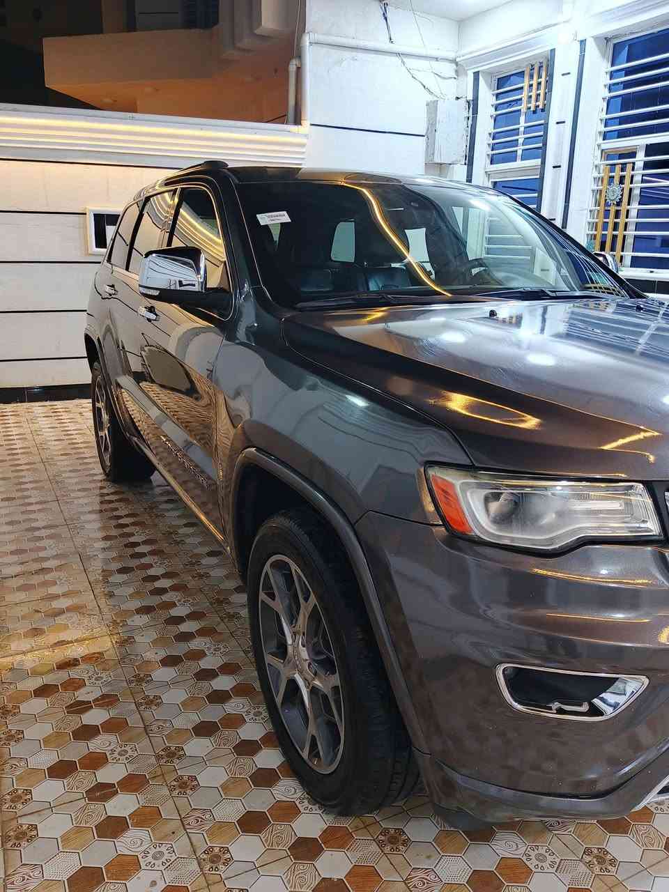 السلام عليكم 
للبيع جيب لمتد فول أعلى فئه مواصفات 1/1
الموديل 2019
سقف فتحه
المقاعد الأمامية كهربائية
المقاعد الأمامية تدفئة وتبريد 
نقطه عمياء بالمري رادار جانبي
فتحات usb المقاعد الخلفية 
تشغيل عن بعد 
تدفئة ستيرن
شاشه كبيره 
حساسات 360
صندوق كهربائي 
حساسات أمامية اصليه 
كاميرا خلفيه دواره
زراك اوتو ويا الأمطار 
مرايا متحسسه للضوء العالي
محدد سرعه(كروز سرعه)
رادار خلفي نظام بريك اوتوماتيكي 
نظام مانع انزلاق
جنطه كهرباء فتح وسد عن بعد
نظام معرفة ضغط الاطارات 
نظام اقتصاد بالوقود
نظام sport
نظام تقليل السرعه بالمنحدرات
محرك 5700
مكان سيارة بابل 
رقم بغداد دولي بأسمي تحويل مباشر
الضرر جاملغ وبنيد فقط والباقي كفاله 
السعر 195 وبيها مجال بسيط 
رقم الهاتف ***********/***********
