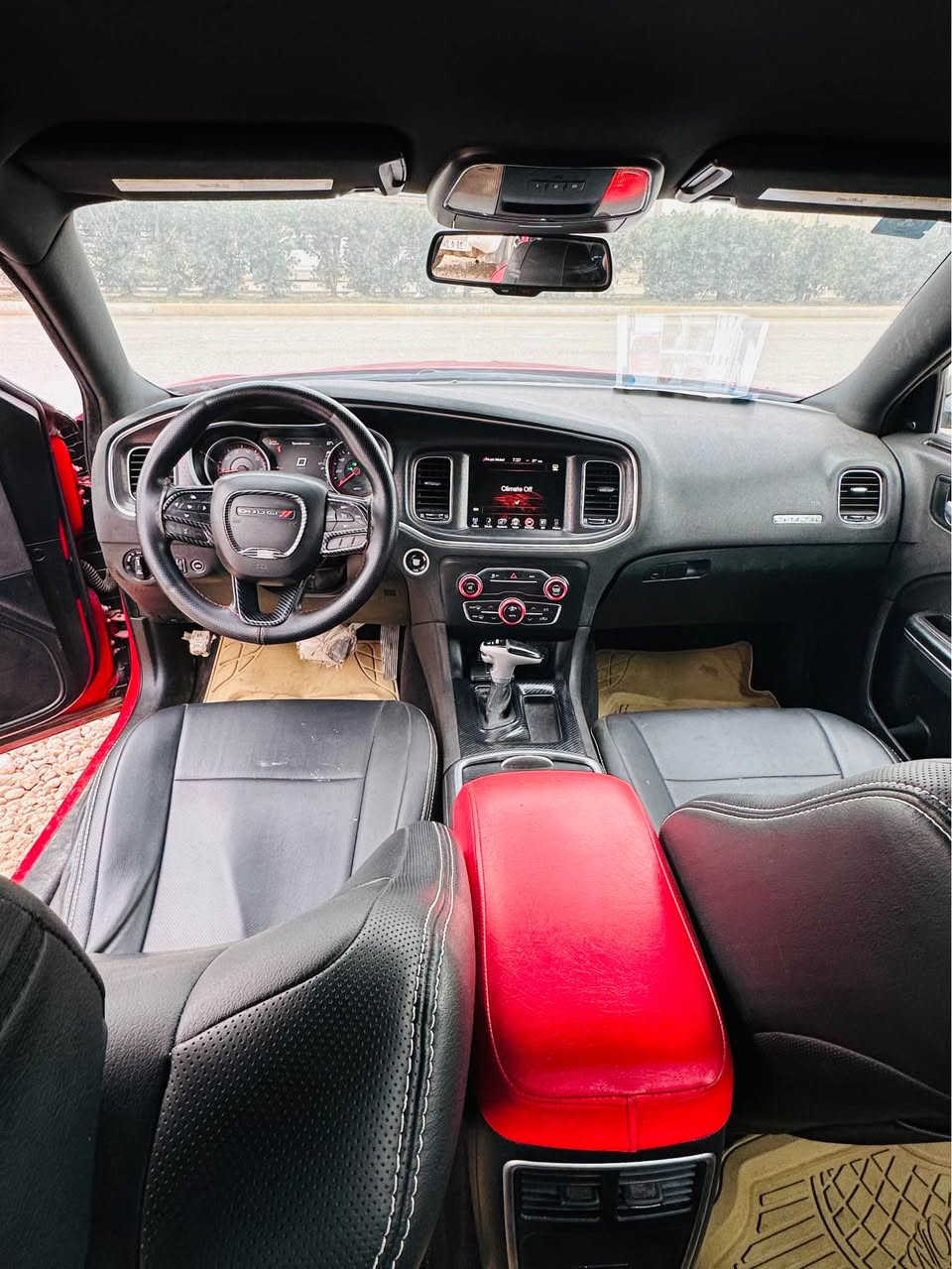 السلام عليكم 
للبيع دوج جارجر 2016 وارد كندي مكفوله من الحادث فقط لبنيد صبغ بدون فتح او تبديل ولسونار مرفق بلمنشور 
رقم بغداد سنويه وهزه ورقم جديد 
موصفات السياره SXT
محرك 3600مكفول 
دعاميات محدثات SRT
شاشه جبيره
كامره دواره 
منضومات زنون عالي ناصي كشاف 
كير طياره 
حساسات اصل 
نضام ايكو مكثف بانزين 
اتركشن مانع انزلاق 
هيترات مري 
كشنات تدفئه 
تحكم استيرن جهتين 
ويل كب اكروم 18 +تخم تاير جديد ،
مثبت سرعه 
وباقي الموصفات معروفه 
السياره جديده ومناقصه اي شي 
حداديه اماميه خلفيه جديده 
مشط وكاردن واكسل قبل يومين شادهن جدد
باتري جديد 
السعر 188
مكان السياره بابل 
*********** هاشمية, بابل
