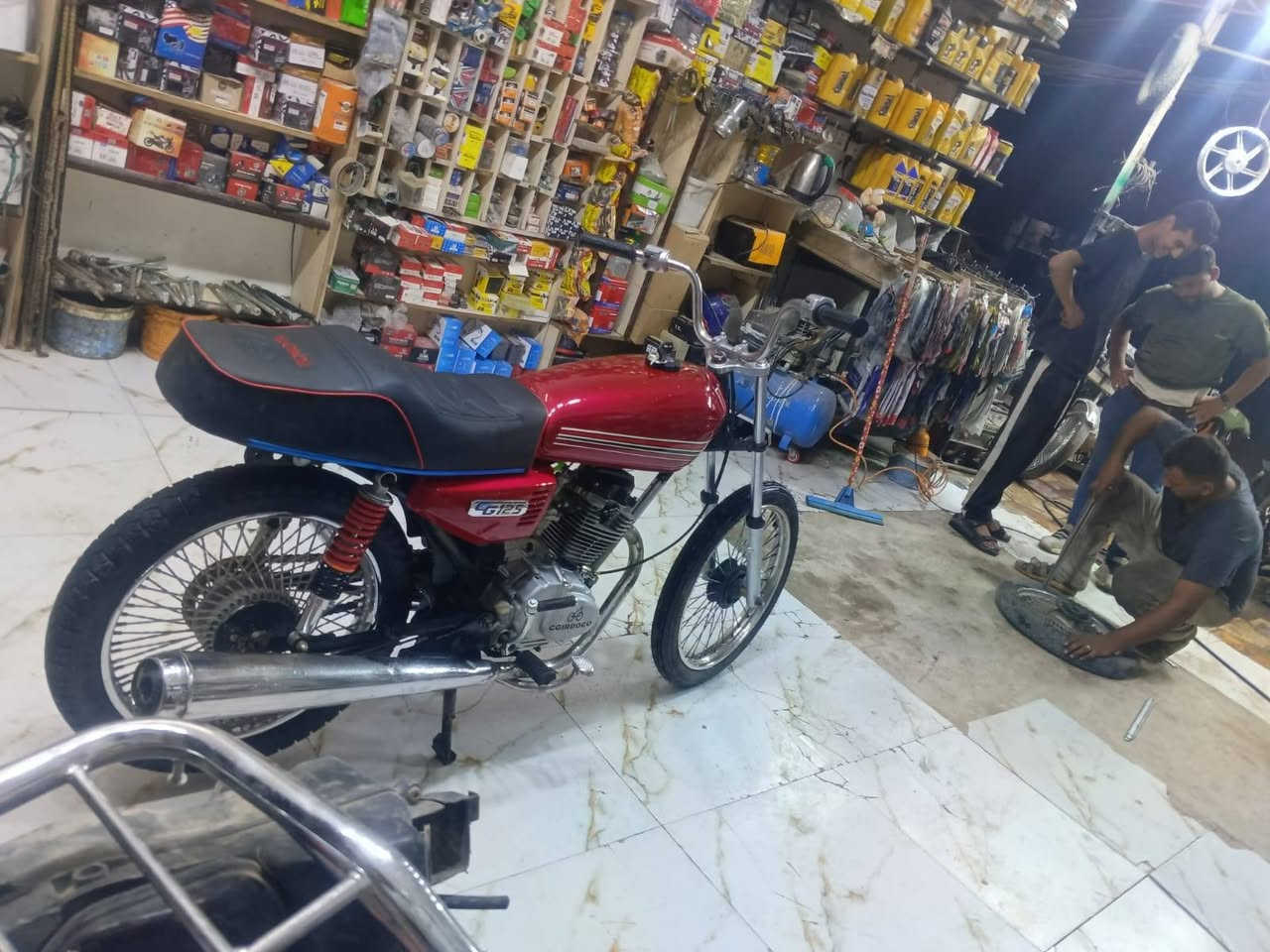 سلام عليكم دراجه كلك كفاله السعر 325وبيهة مجال حك الجية العنوان كوفه شارع المطار القديم ***********
