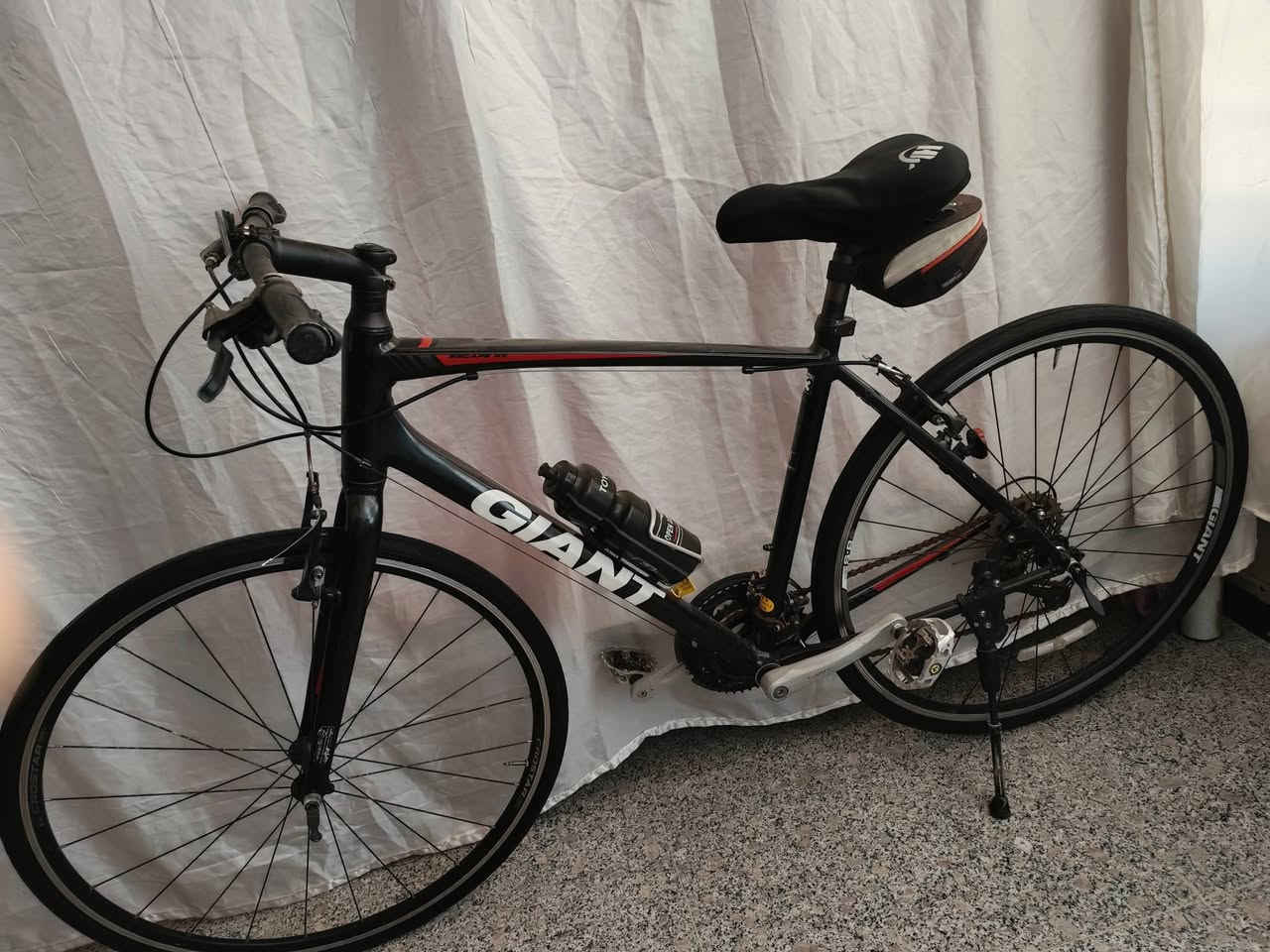 السلام عليكم بايسكل GlANT  للبيع الباسكل جدن نضيف البايسكل نسبة 80٪ اللمنيوم  موديل 2021 يحتوي على مطارية و حقيبة تحت السرج و حذاء خاصة البايسكل غير مستعمل كثير للاستفسار الاتصال ***********
