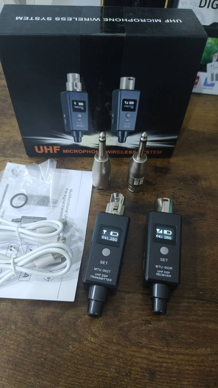 نظام ميكروفون لاسلكي UHF من طراز MTU-002R، والذي يُستخدم لتحويل الميكروفونات السلكية إلى لاسلكية.تتكون المجموعة من جهاز إرسال (Transmitter) وجهاز استقبال (Receiver) مزودين بشاشات LCD لعرض التردد وحالة البطارية.يعمل النظام بترددات تتراوح بين 470-940 ميجاهرتز ويتميز بنقل إشارة مستقر على مدى يصل إلى حوالي 30 مترًا.


**إذا كنت صاحب هذا الإعلان وتريد حذفه لأي سبب، رجاءا أرسل رسالة إلى الدعم الفني**