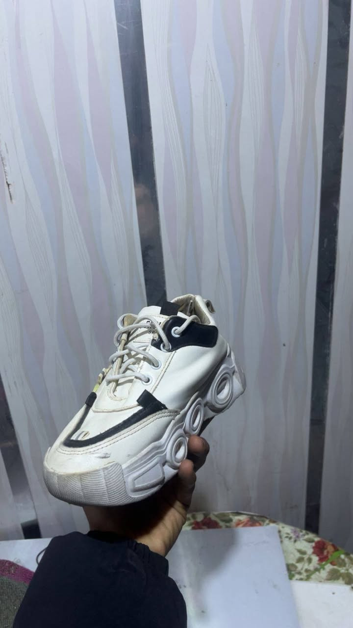 احذيه ماركه باله اوربي قطعه ١٠الف قطعتين ١٥ الف مكان كربلاء *********** كربلاء, العراق
