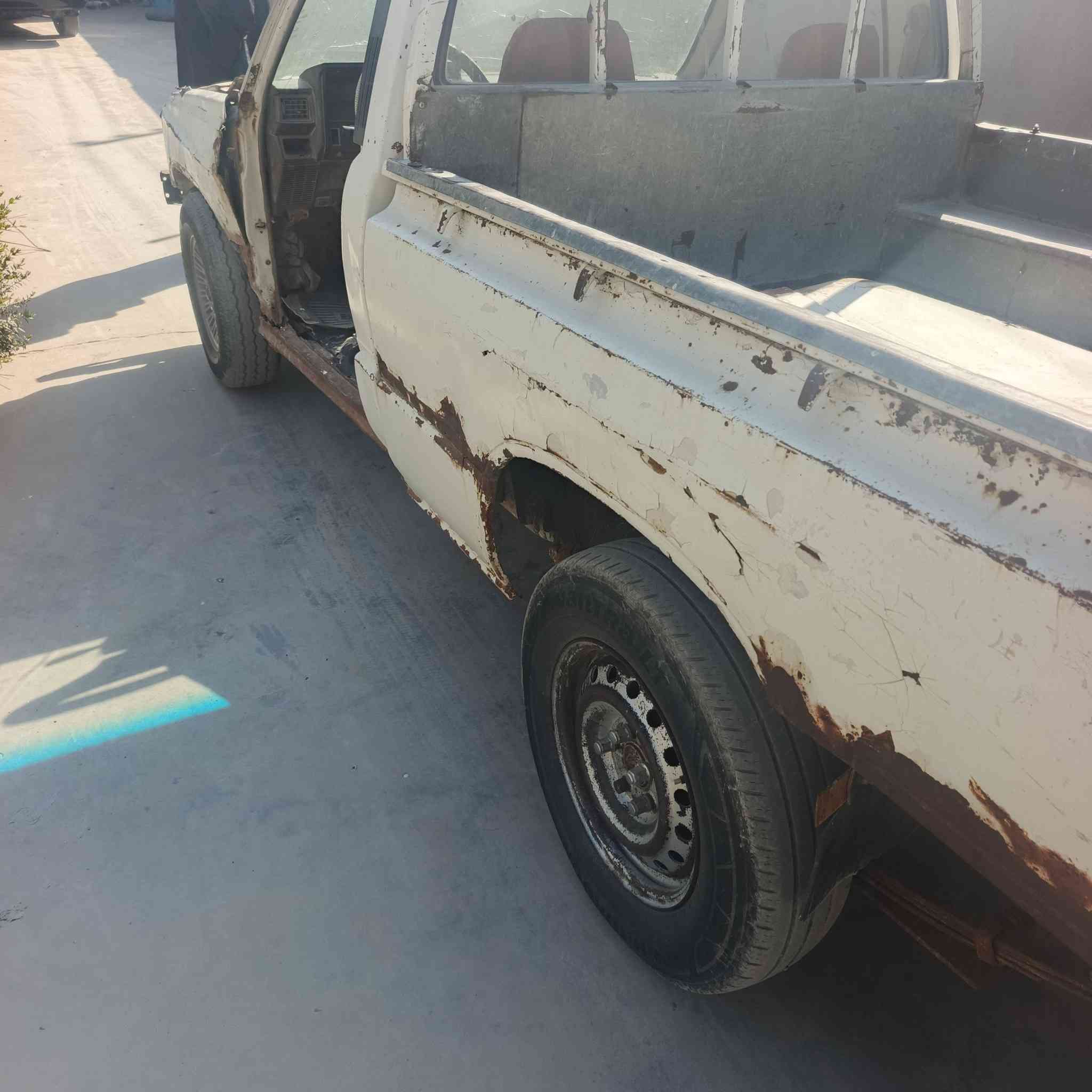 السلام عليكم بيكب موديل ٨٥ رقم بغداد صدامي سياره شغالة السعر ١٩ السنويه بسمي مكانها المعامل ***********  أو  ***********
