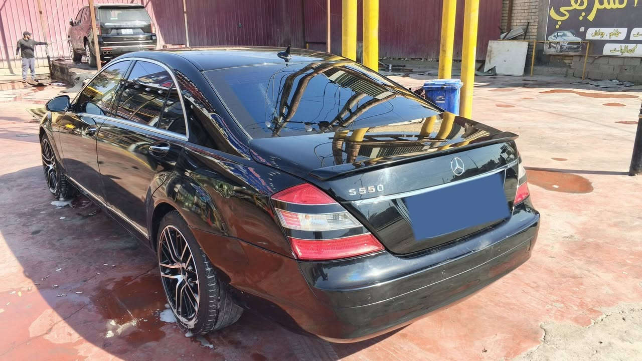 سلام وعليكم 
‏متؤمه وجاهزة 
‏مارسيدس اس كلاس 550 كفاله عامه عده شبر بالجاملغ الخلفي 
‏مديل 2009 سيارة جديدة بالكارتون كل نقص ما بيها 
‏كير محرك تبريد حدادية جاهزة على اخر حبايه ربع ما تصرف عليها 
‏جاهزة القرار الترقيم والقرار مفتوح 
‏للبيع او مراوس حسب القناعه 
‏العنوان بغداد الشعب 
‏السعر 60 وبيها مجال وهسه لو تفر العالم كله ما تلكه بهيج سعر 
‏***********
