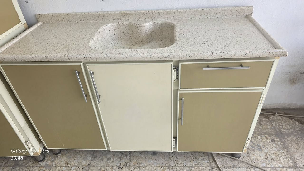 كاونتر مستعمل نضيف جداً للبيع مكاني نجف توجد خدمة توصيل ***********
