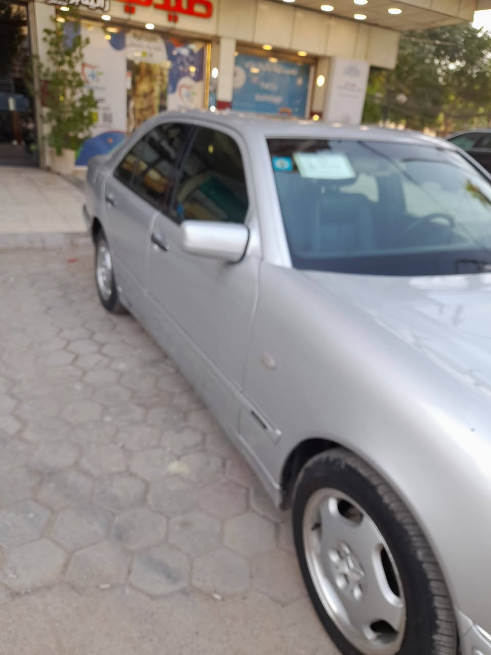 موديل ١٩٩٦ سياره جاهزه محرك ٣٢٠ عدل  نقصها السلايد والبرده الخلفيه  السعر ٩٠ ورقه  الاتصال على رقم *********** سرمد السياره صبغ عام بدون حادث
