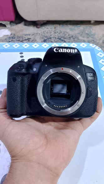 السلام عليكم كاميرا كانون D700 للبيع
تفيد للتصوير الرياضي 

نضافه 90% شتر 10k
ملحقاتهه عدسة اصلية 55_18

+رام 16 كيكا 

+حزام كتف

+شاحنة اصلية

+بطارية عدد2

+كراب دبل بطارية الاصلي

+ناقلة صور 4k

بسعر مناسب شراي تعال وبخدمتك 
للتواصل خاص او واتساب
***********
