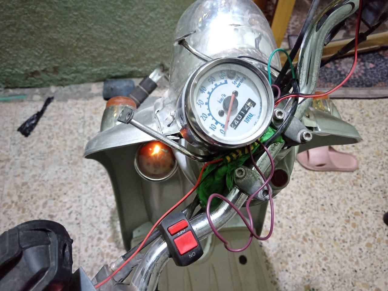 دراجة نوع (عبدالحليم)
لون (رصاصي) 
مكفولة كفاله مكينه، مبدل بيها بس (بستم ) غير هذن ماكو عطلات
هندر او سلف تشتغل 
السعر ٢٠٠ وبيها مجال للشراي ويدلل
للاستفسار رقم الهاتف ***********.
